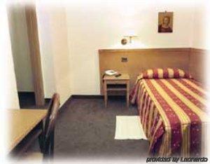Dante Aparthotel 4*